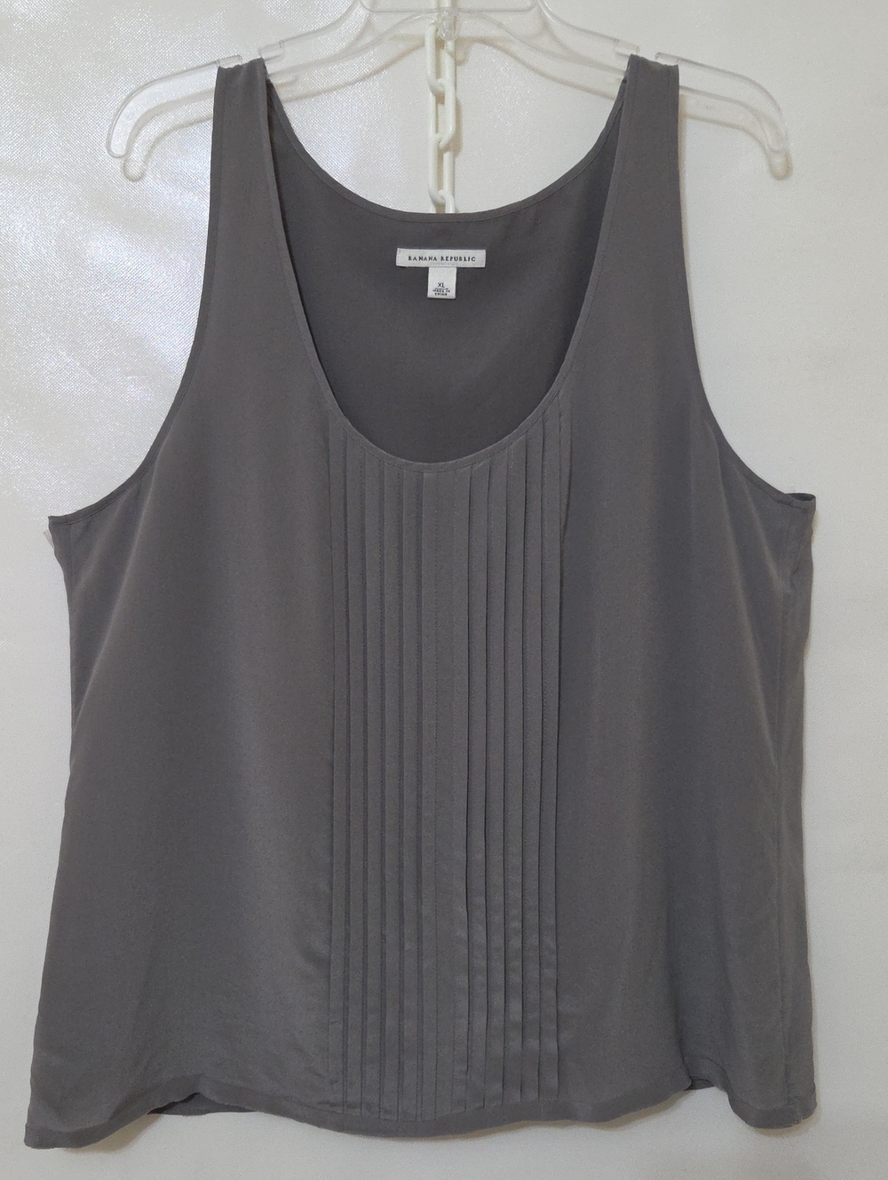 Banana Republic Women's Gray 100% Silk Pleated Scoop Neck Tank - Size XL